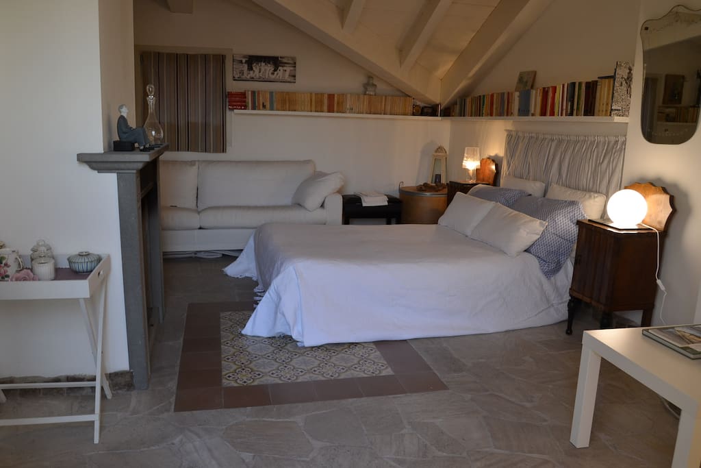 Stanza terzo piano: bed