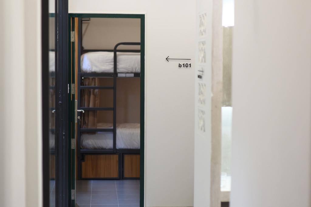 entrance in 6 beds mixed dorm
