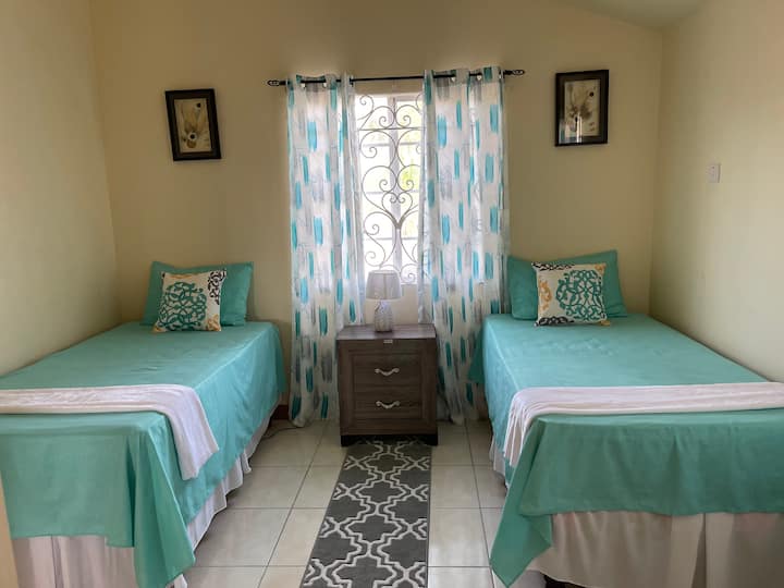 2. spavaća soba s bračnim krevetom i klima-uređajem