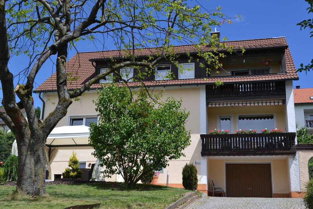 Wohnhaus mit Ferienwohnung im Erdgeschoss