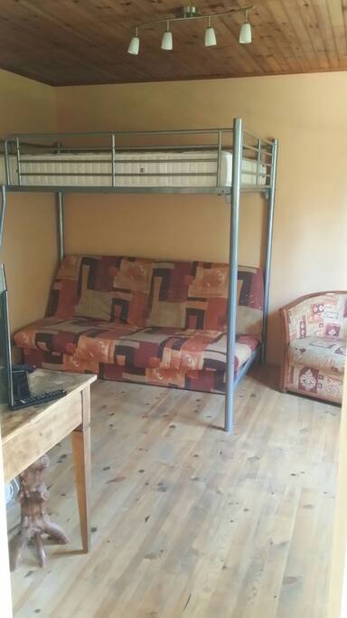 Chambre lit mezzanine double & clic clac convertible.