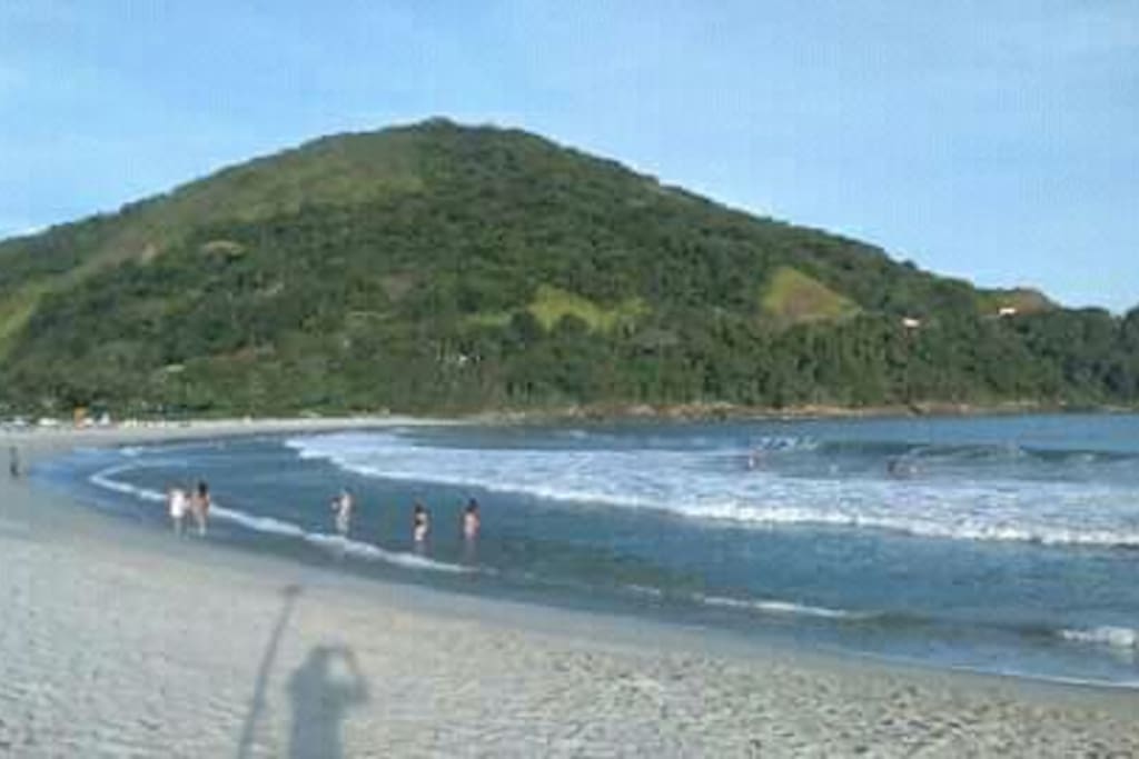 Canto esquerdo da praia de Camburizinho