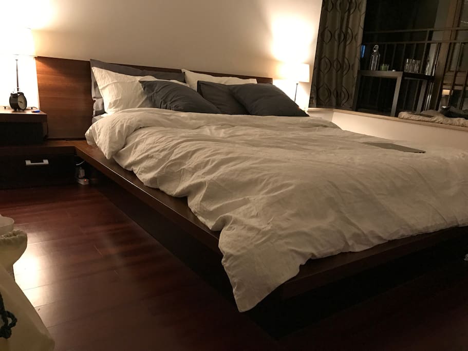 Private Room with Window Benchs