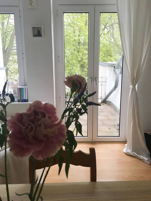 Blick auf den Balkon / View to the balcony