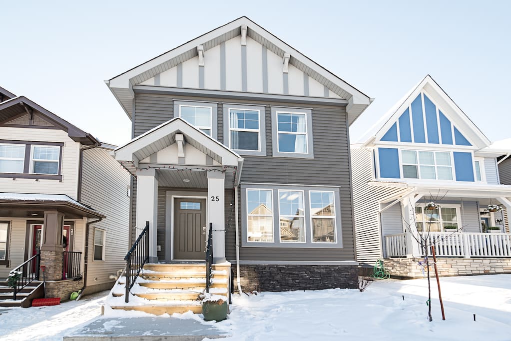 Welcome to 25 Nolanfield Lane. This home is less than 2 years new and a 5 minute stroll to shops, restaurants and groceries.