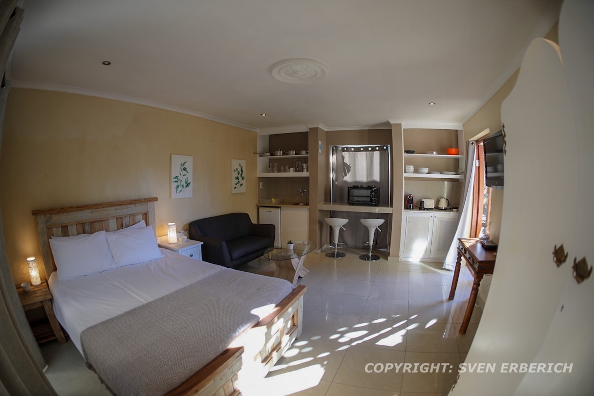 Studio I  

Kittchenette s

Mini-venska dvostruka 
ploča za kuhanje
Toster za aparat za kavu Nesspresso

aparat za
grickalice, hladnjak za vodu
