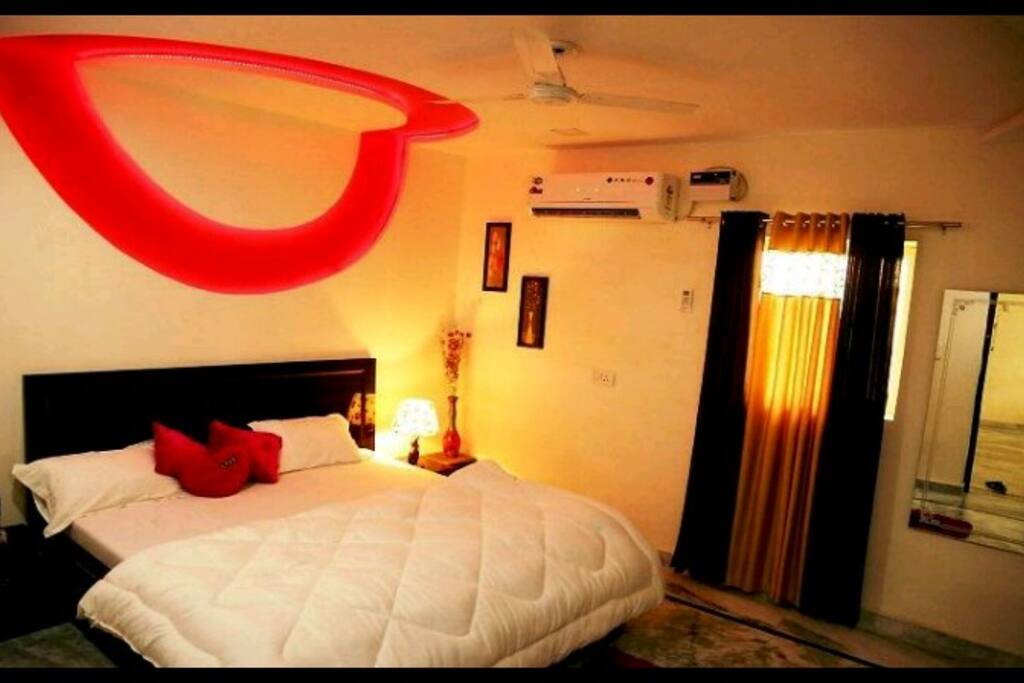 best room in my Homestay i love this room and this couples like this Room