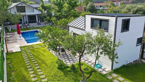 Successful Airbnb property: SEA life Bungalow 100m to sea, with pool in Kemer