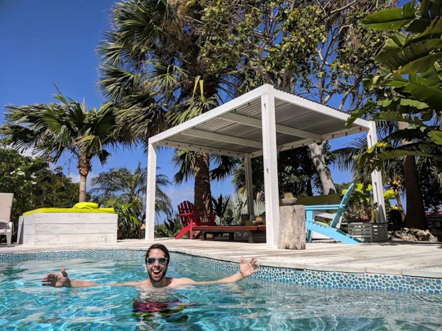 One happy island!