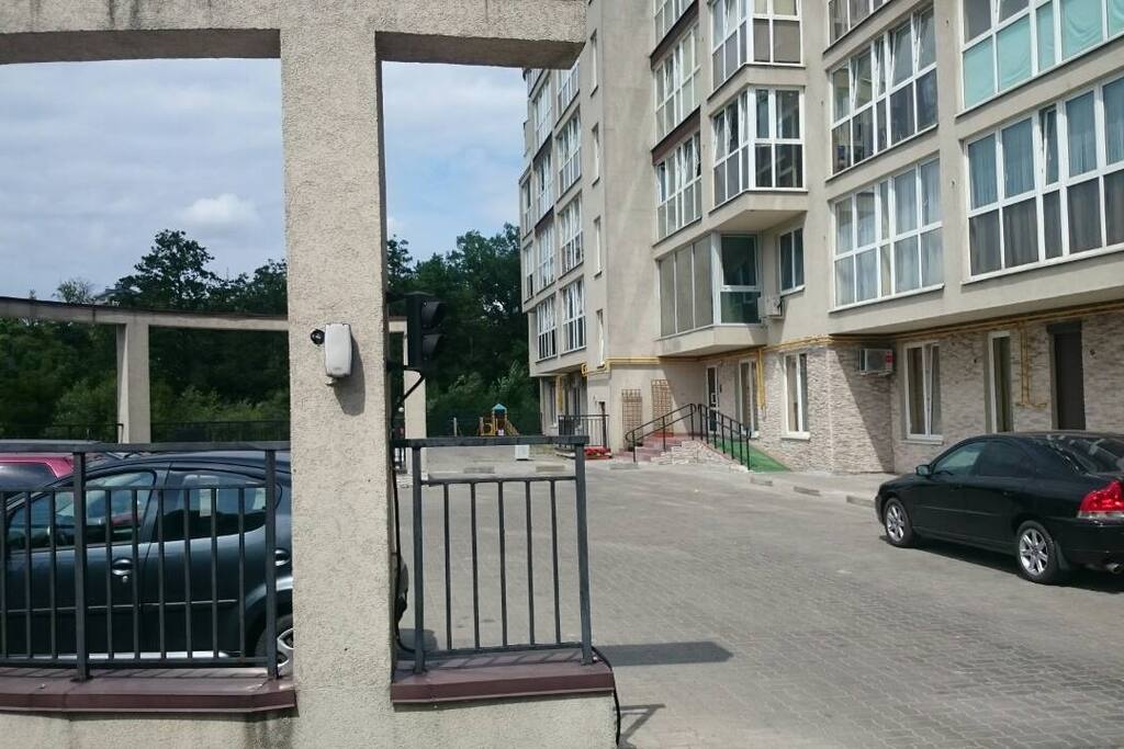 придомовая территория,парковка
