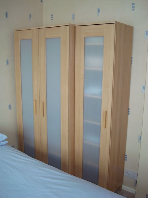 Triple Wardrope with linen