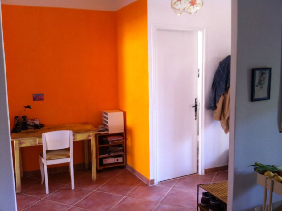 entrée bureau avec porte wc