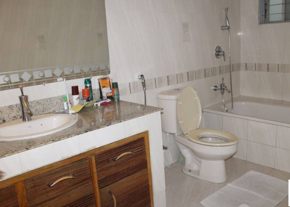 6dkwhite goods bathtoom