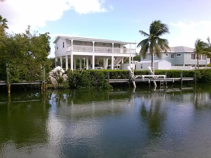 Beautiful Sombrero Beach! Pool, Dock, Walking Distance To Beach - Marathon, FL