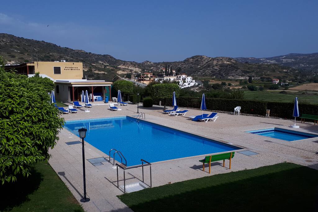 Facilities include full access to the swimming-pool with bar and restaurant just across the road.