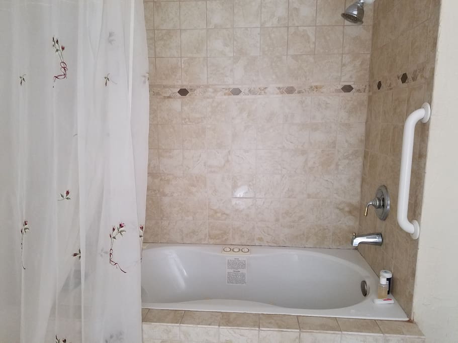 Jacuzzi tub