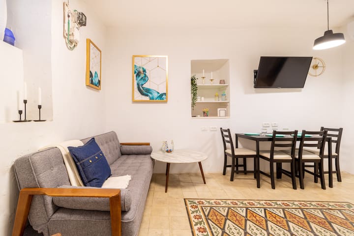 Authentic New Suite //City Center Near The Market