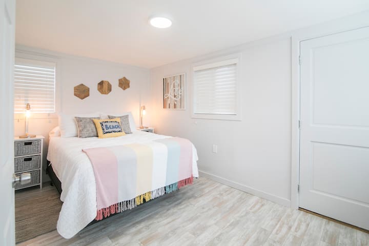Modern Beach Apt Close to Beach