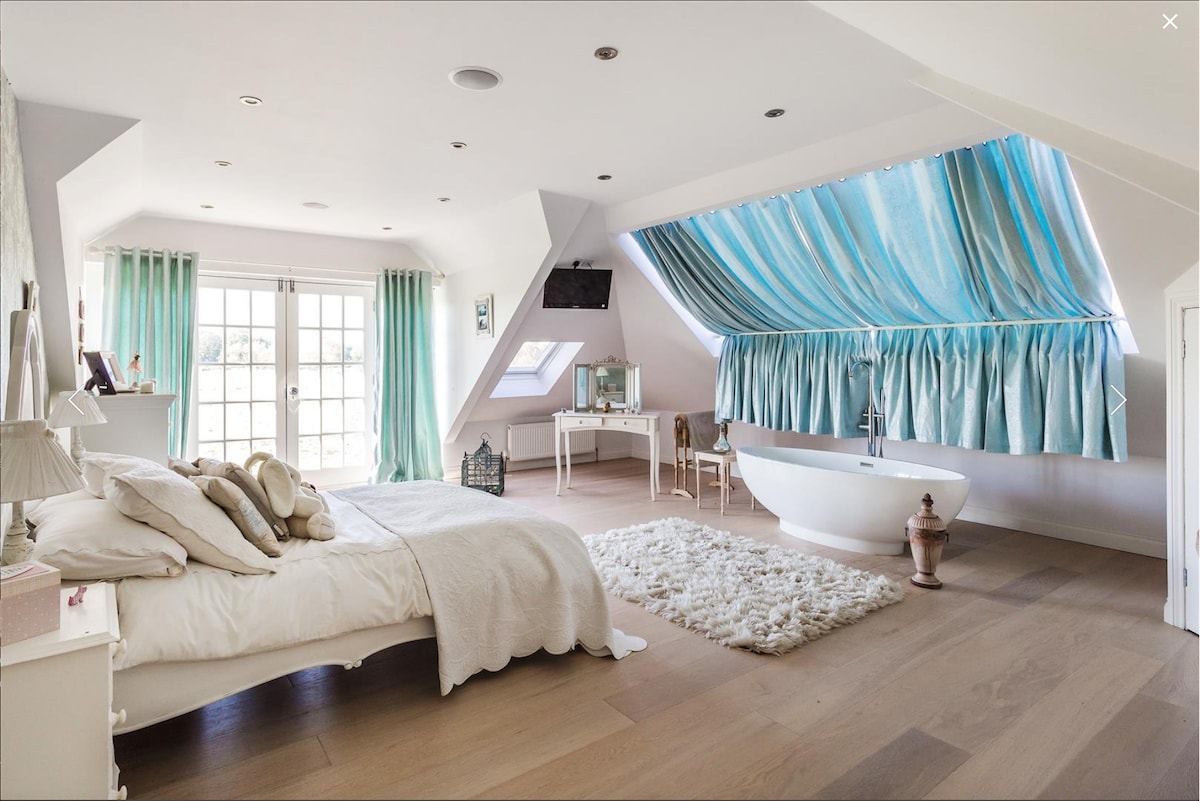 dhomë gjumi romantike me pamje fantastike