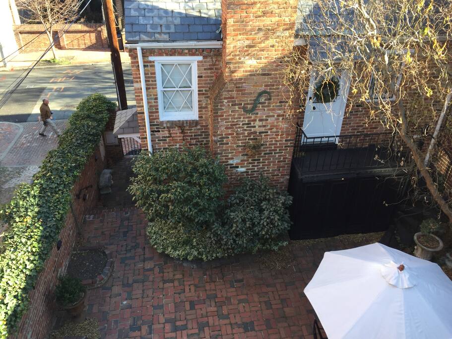Your own private compound in the heart of old town.
