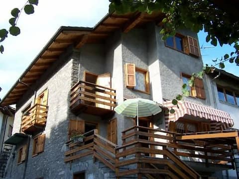 Euroski B&B sleeps 8 people
