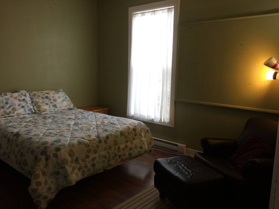 Bedroom #1 - Queen bed