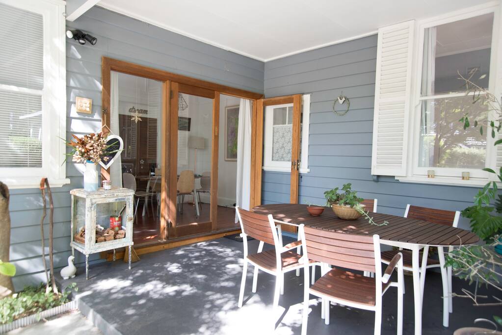 Owl Cottage dining terrace