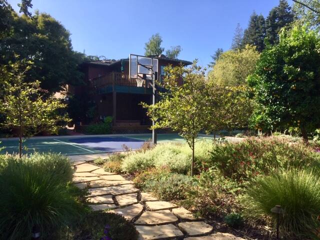 5 bed/3.5 bath Quiet home near Stanford gallery image 3