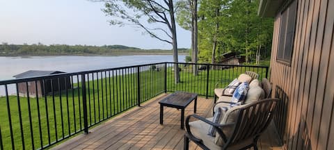 Beautiful Lakefront Cottage on Rice Lake