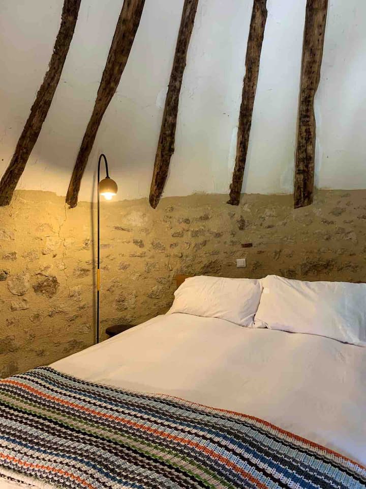 Спална соба во кула