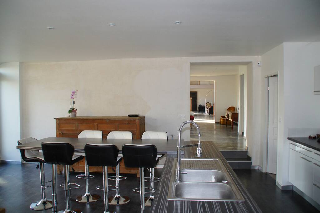 enfilade cuisine, entrée, salle a manger et salon
