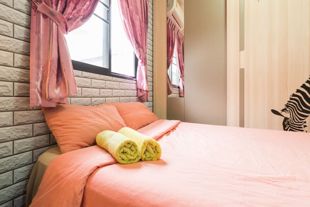 Room no.#2 4.5-feet qualities of air bed ( Brand Intex airbed) suit for solo traveler with clean soft cotton bed sheets & Soft Pillows & fresh.