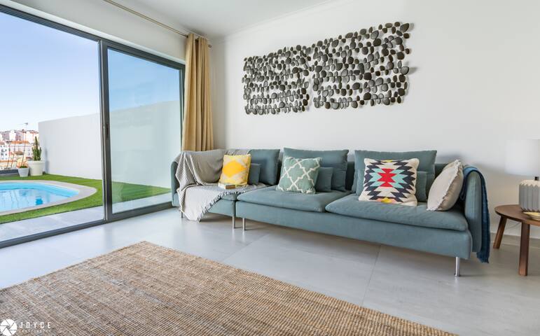 The Pool House – Relax & Swim with stunning view gallery image 4