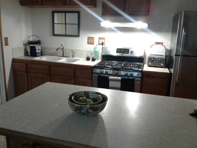 Executive Stay! Private Studio and Entrance!