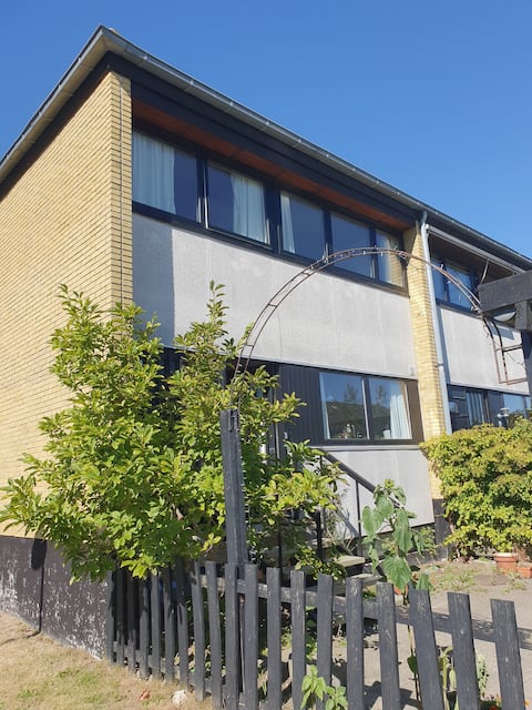 Spacious 3-Bedroom house with garden, lake nearby