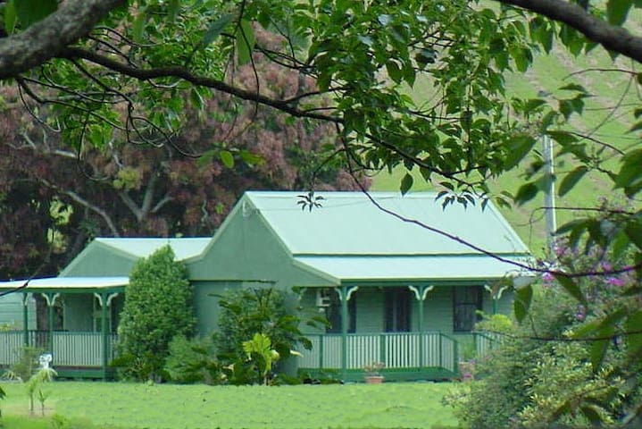 Serene, historic country cottage. Stay on own farm