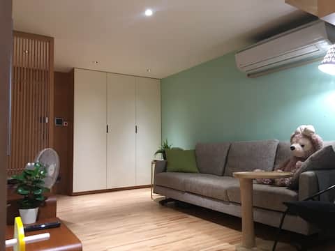Great View. 2 bedroom. 5 min to MRT (FREE Parking)