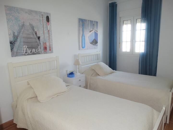 Segundo dormitorio / Second room