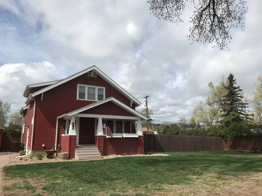 Historic house in the beautiful west side of Rapid City. Close to parks, running path, golf course and all the great sites the Black Hills has to offer!