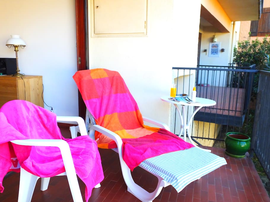 Sorra - Sunbathing on the Balcony