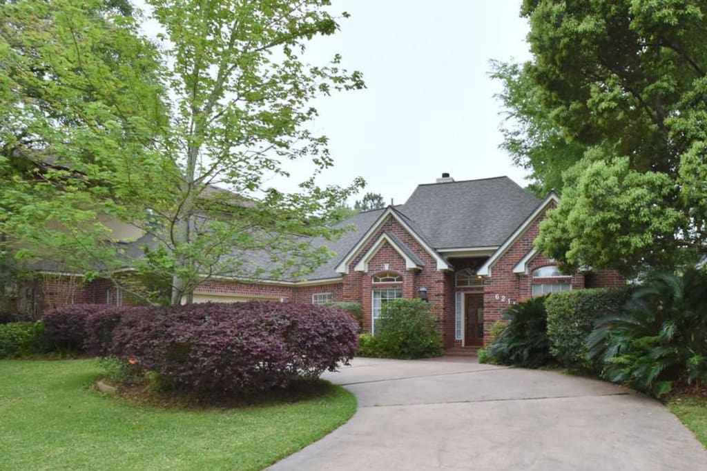 Private and quiet home close to the Heights