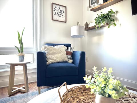 Successful Airbnb property: Steps to Broadway, Free Parkin, Pool, Pets Welcome in Green Hills Midtown