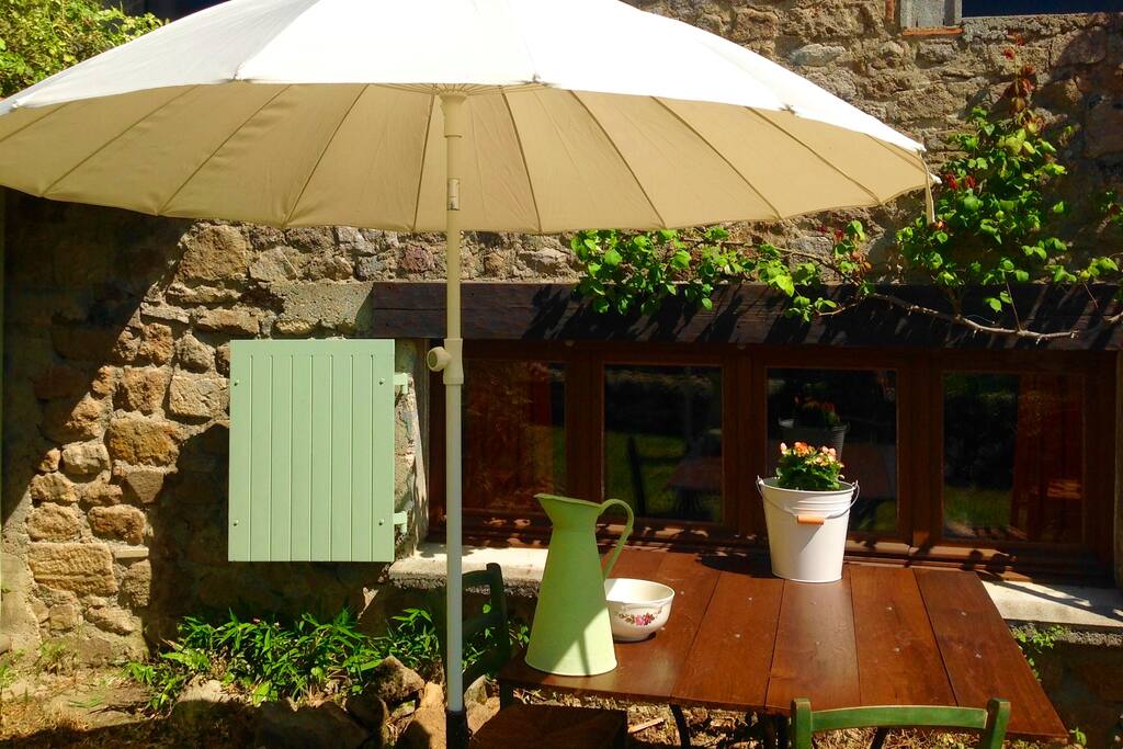 Eigen tuin en eettafel