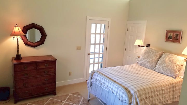 Главна спална соба со заштитени тавани