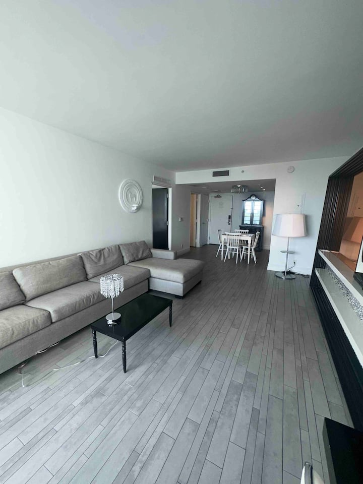 M 517 Two Bed Balcony @ 1100 West Condo - Miami Beach, FL