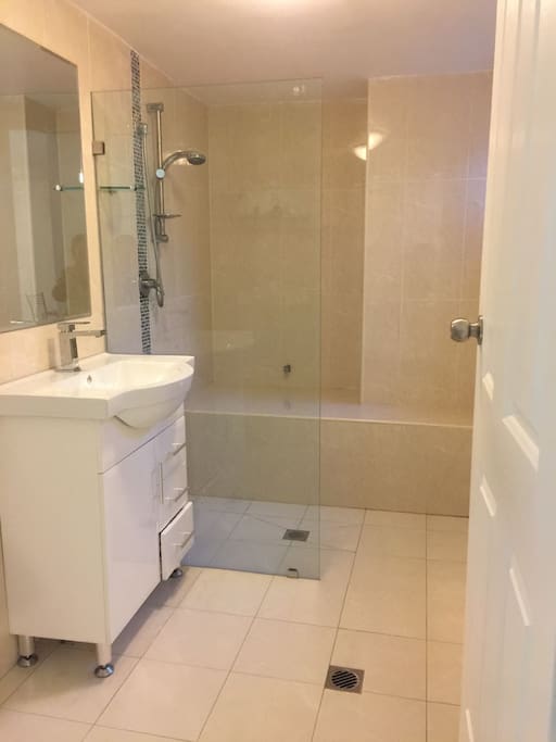 Newly refurbished large bathroom