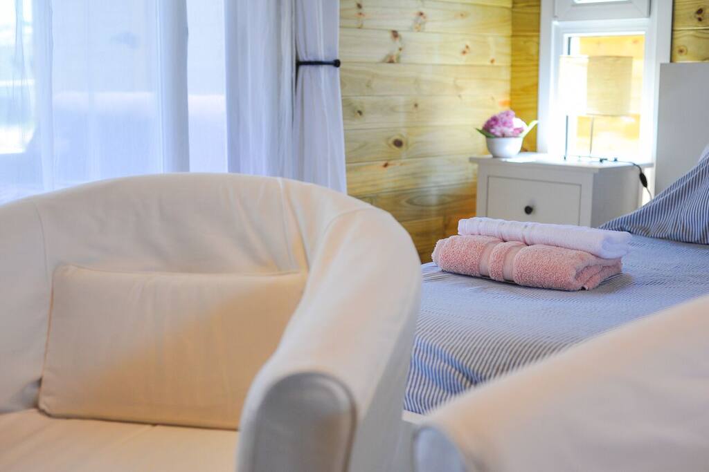 CLEAN TOWELS.