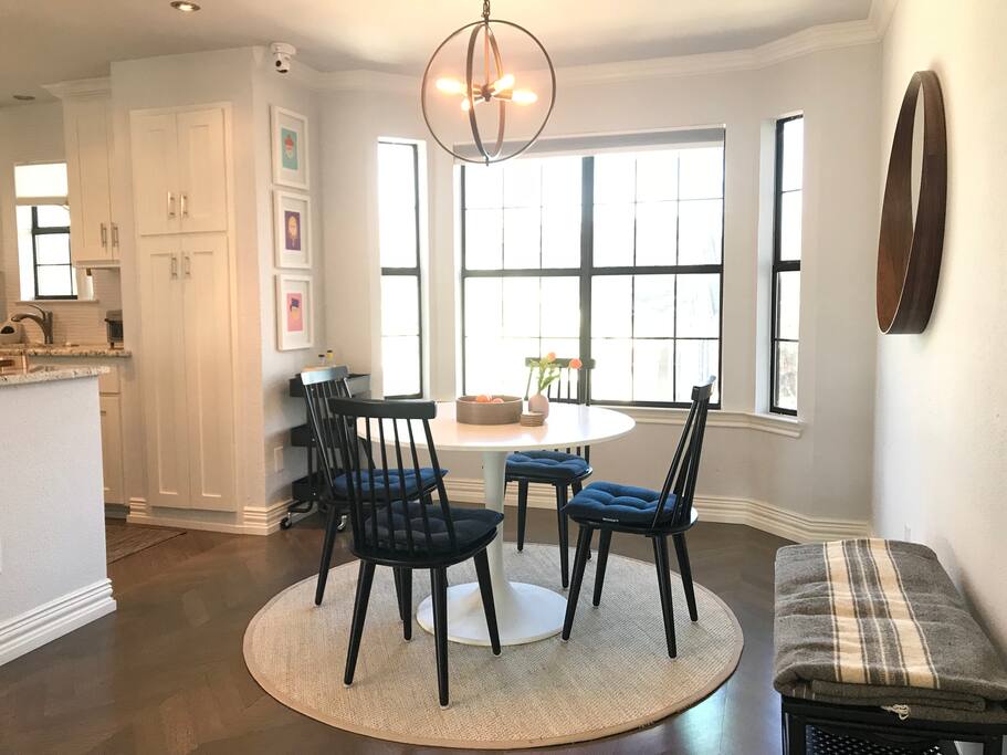 Dining nook - this can also be a workspace.