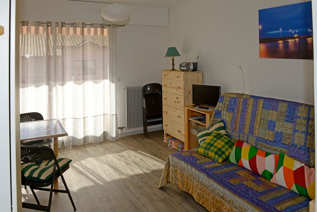 Studio 22 m²+Balcon 8 m², Exposé Ouest, 2ème étage avec ascenseur