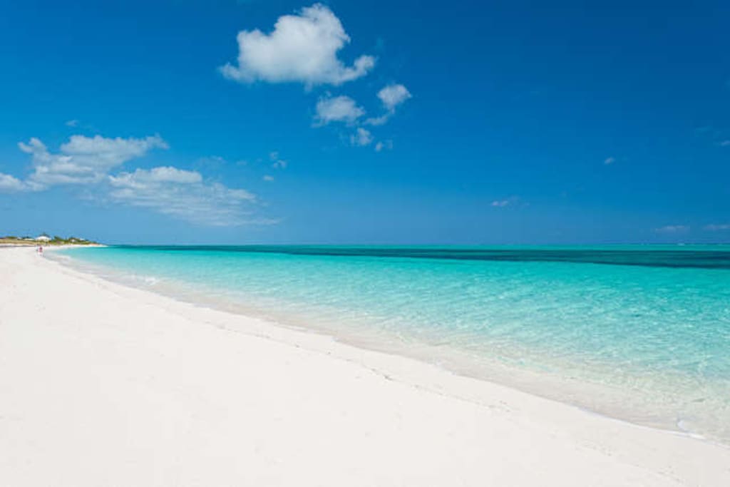 5 minute drive to Grace Bay Beach